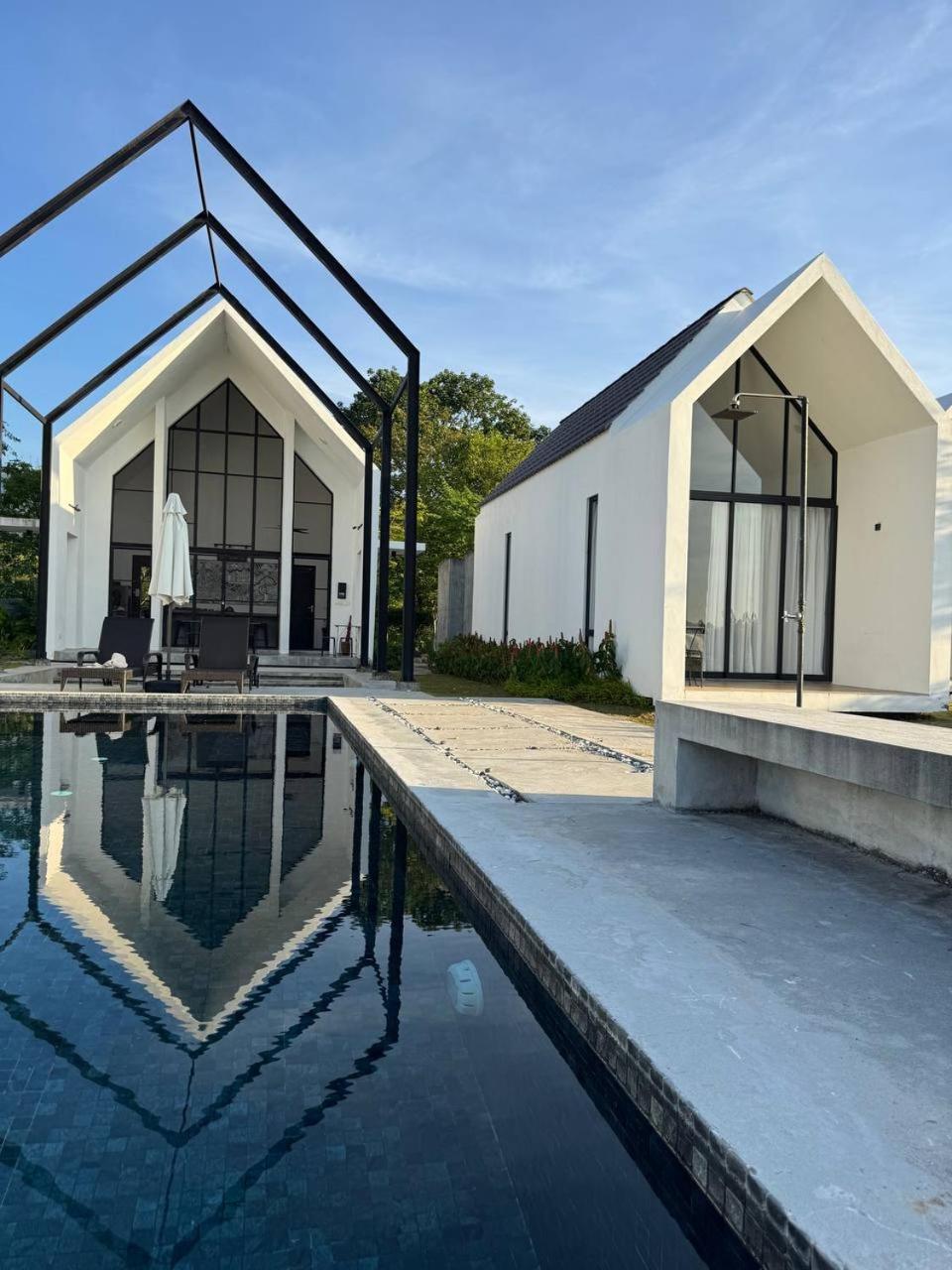 Ezu Isle Langkawi Pool Villa Pantai Cenang  Exteriör bild
